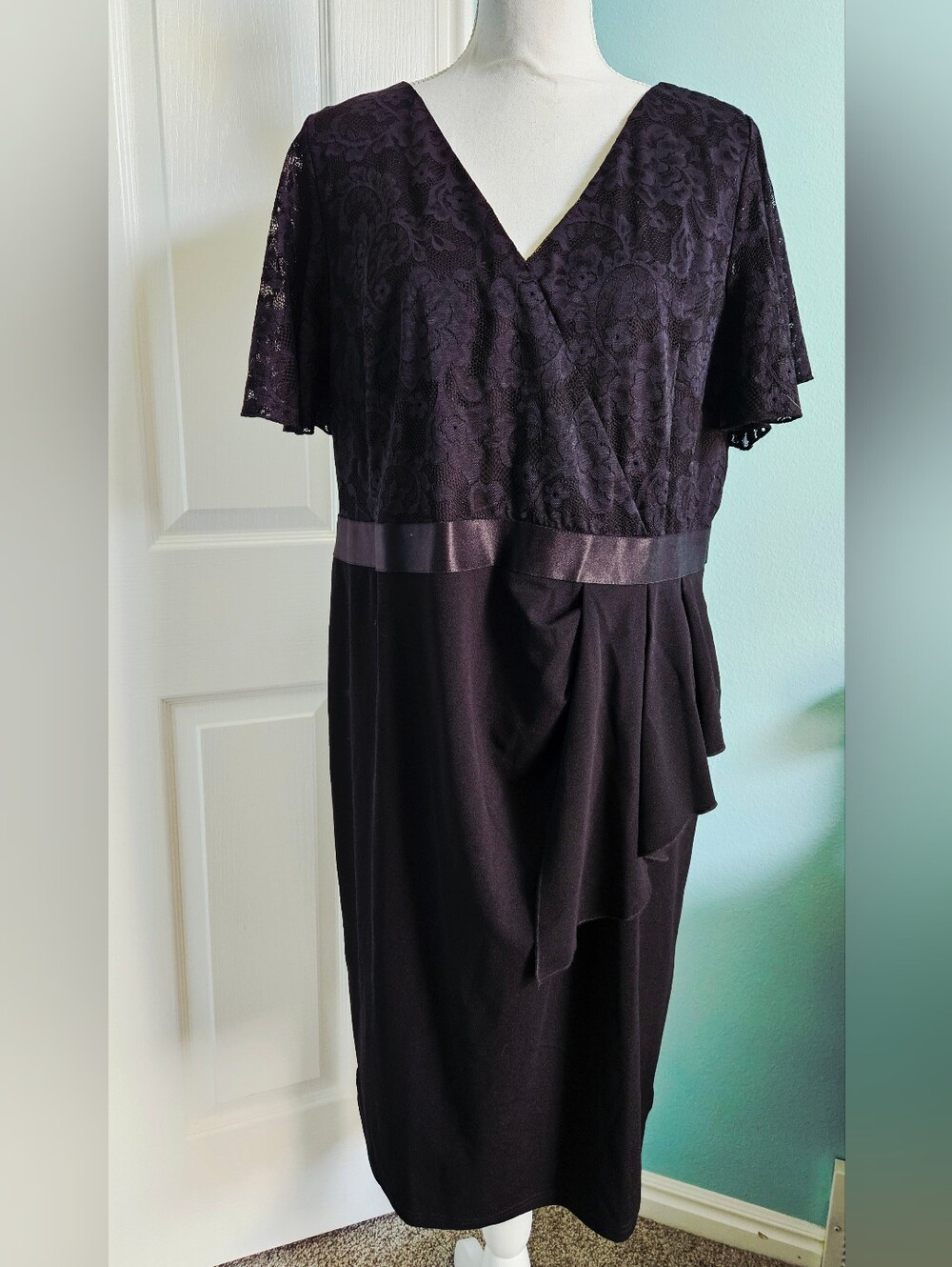 Elegant Black Lace V-Neck Dress